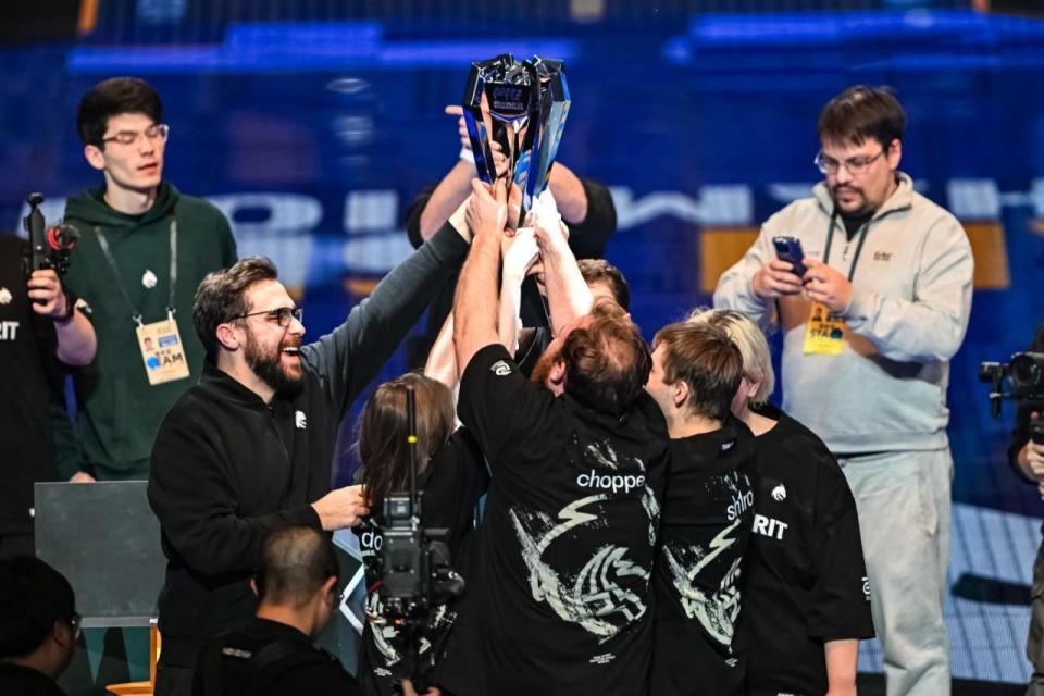 拿到强牌只 拿到强牌只